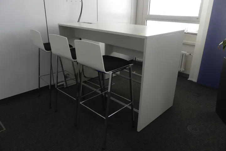 Brückentisch mit Bank und 3x Barhocker Maße in cm ca. 160 x 80